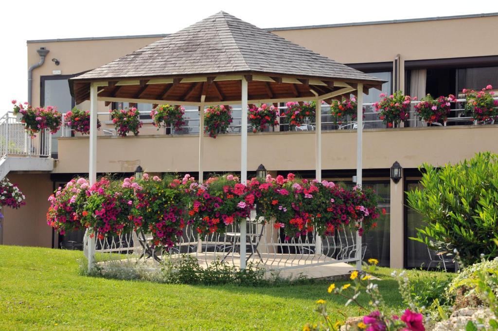 Logis Hostellerie Du Mont Aimé Bergères-lès-Vertus Buitenkant foto